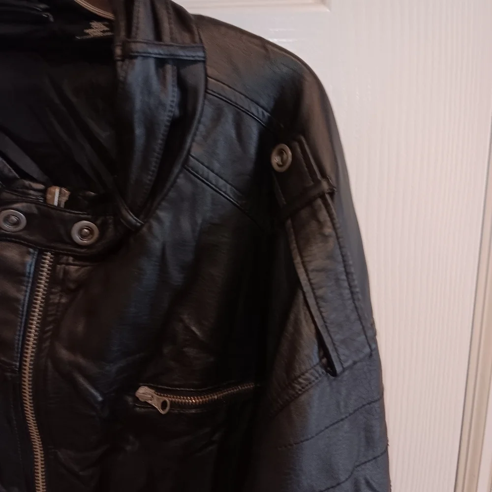 Jacket - Picture 7 of 10